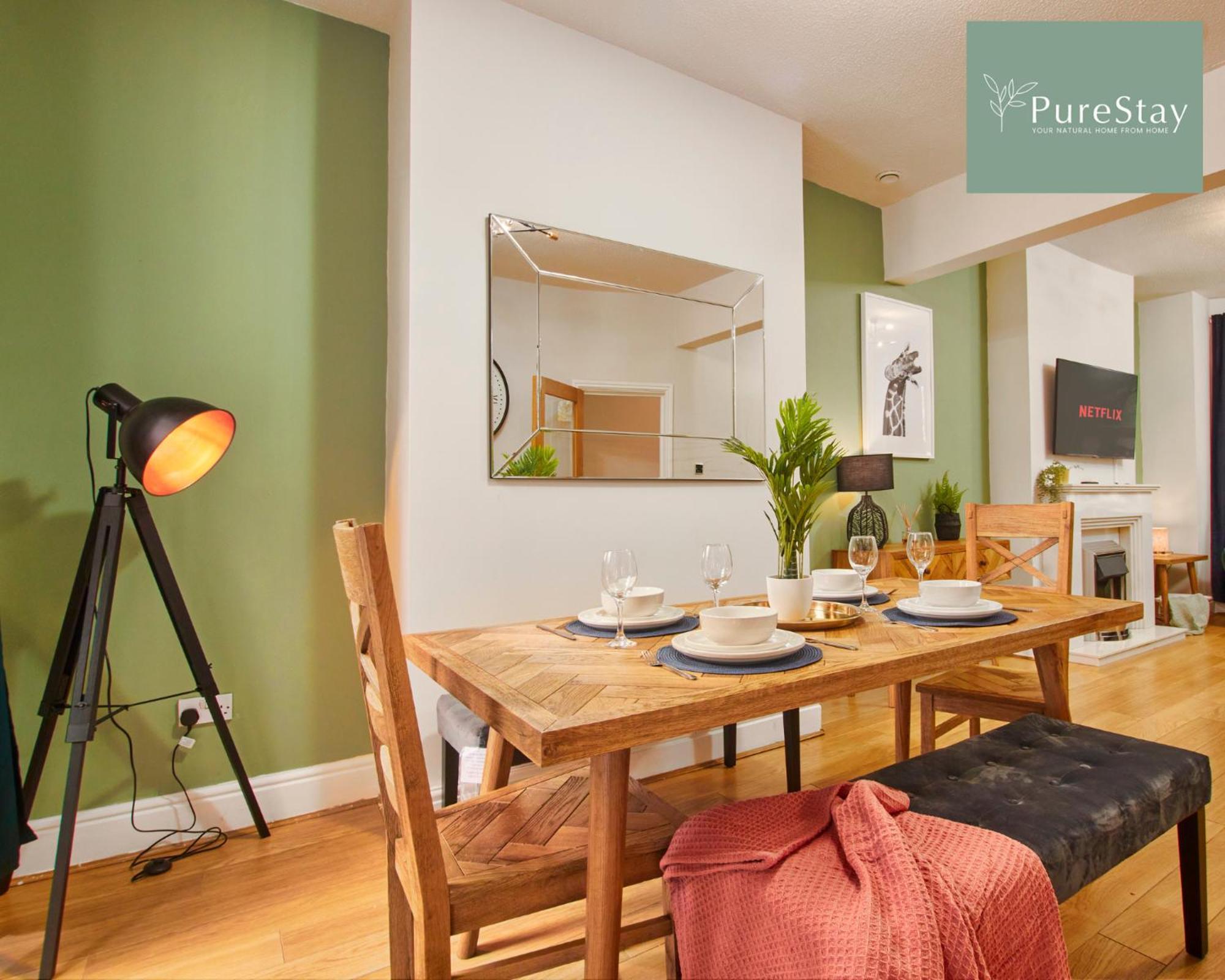 Holiday home Three Bedroom House By Purestay Short Lets & Serviced With Free Parking Manchester