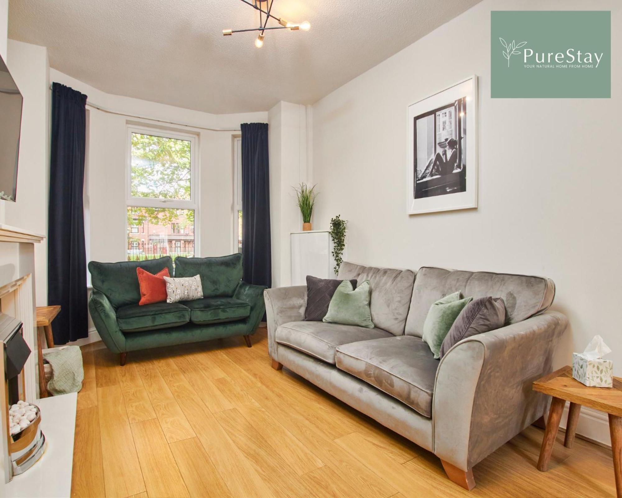 Holiday home Three Bedroom House By Purestay Short Lets & Serviced With Free Parking