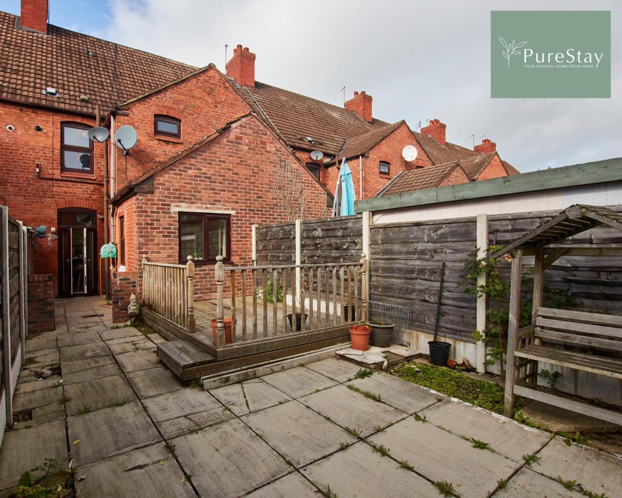 Holiday home Three Bedroom House By Purestay Short Lets & Serviced With Free Parking *