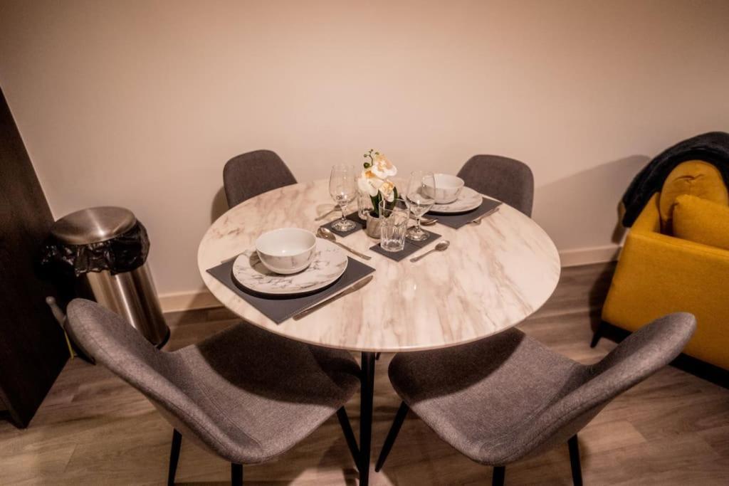 With Balcony & Free Parking - Including Justeat Voucher For 2-night Minimum! Apartment Manchester