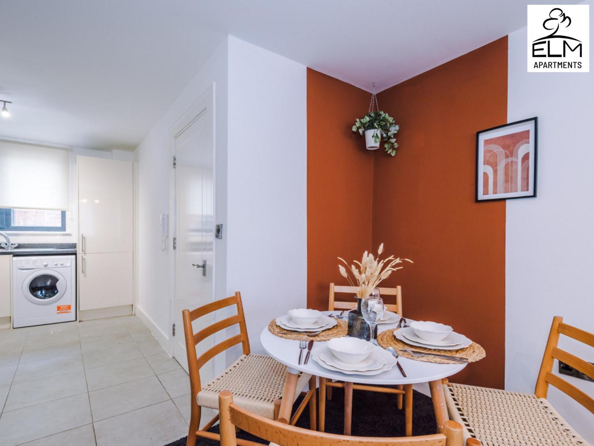 Elm , Collection Of Available Near Media , Free Parking * Manchester