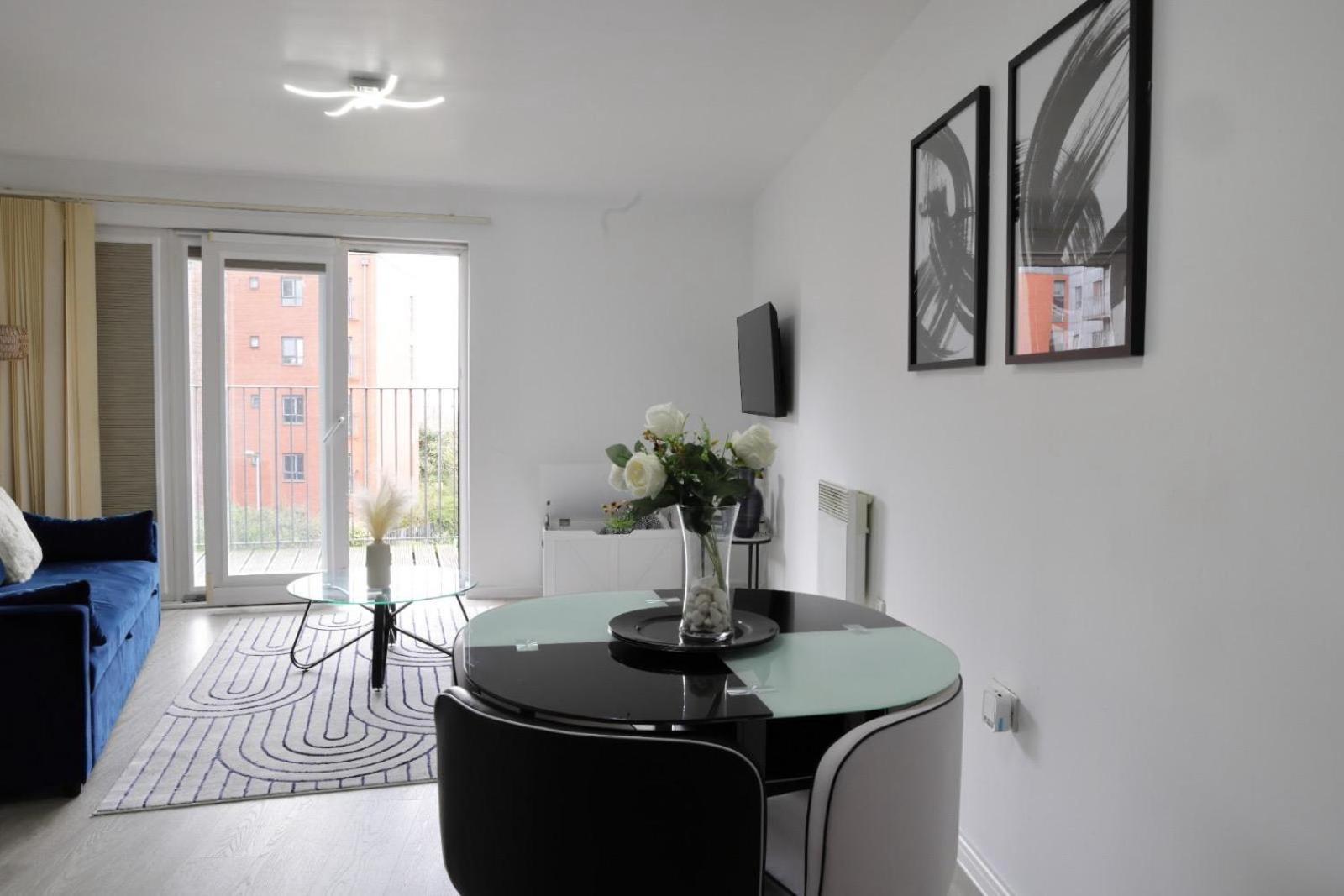 Apartment Luxury - Opposite Etihad Stadium N Coop Live W Secure Parking