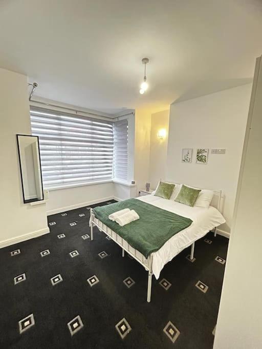 Lovely 5br In Manchester. Close To The Apartment
