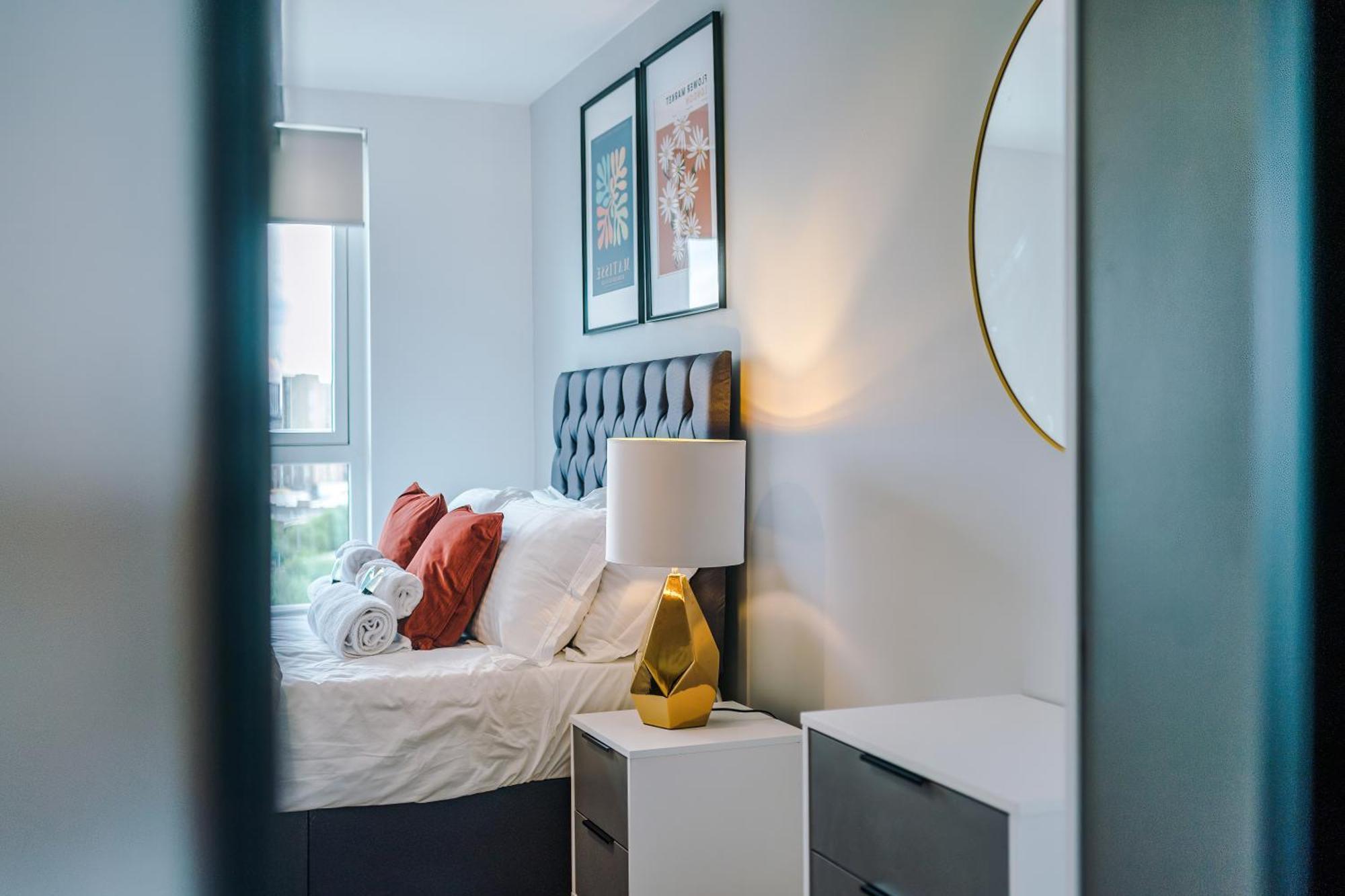 Parking - Lastmindeals - 2bed Apartment Manchester