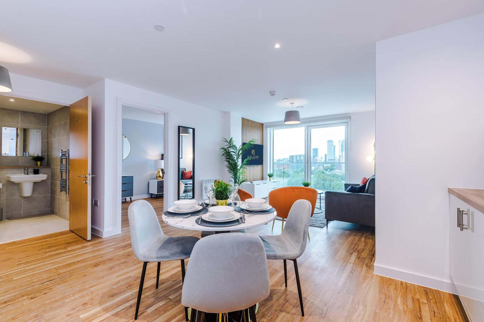 Parking - Lastmindeals - 2bed Apartment Manchester