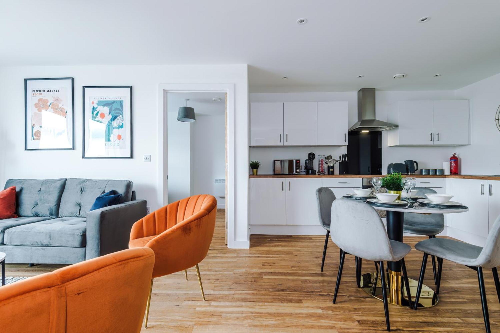 Parking - Lastmindeals - 2bed Apartment Manchester