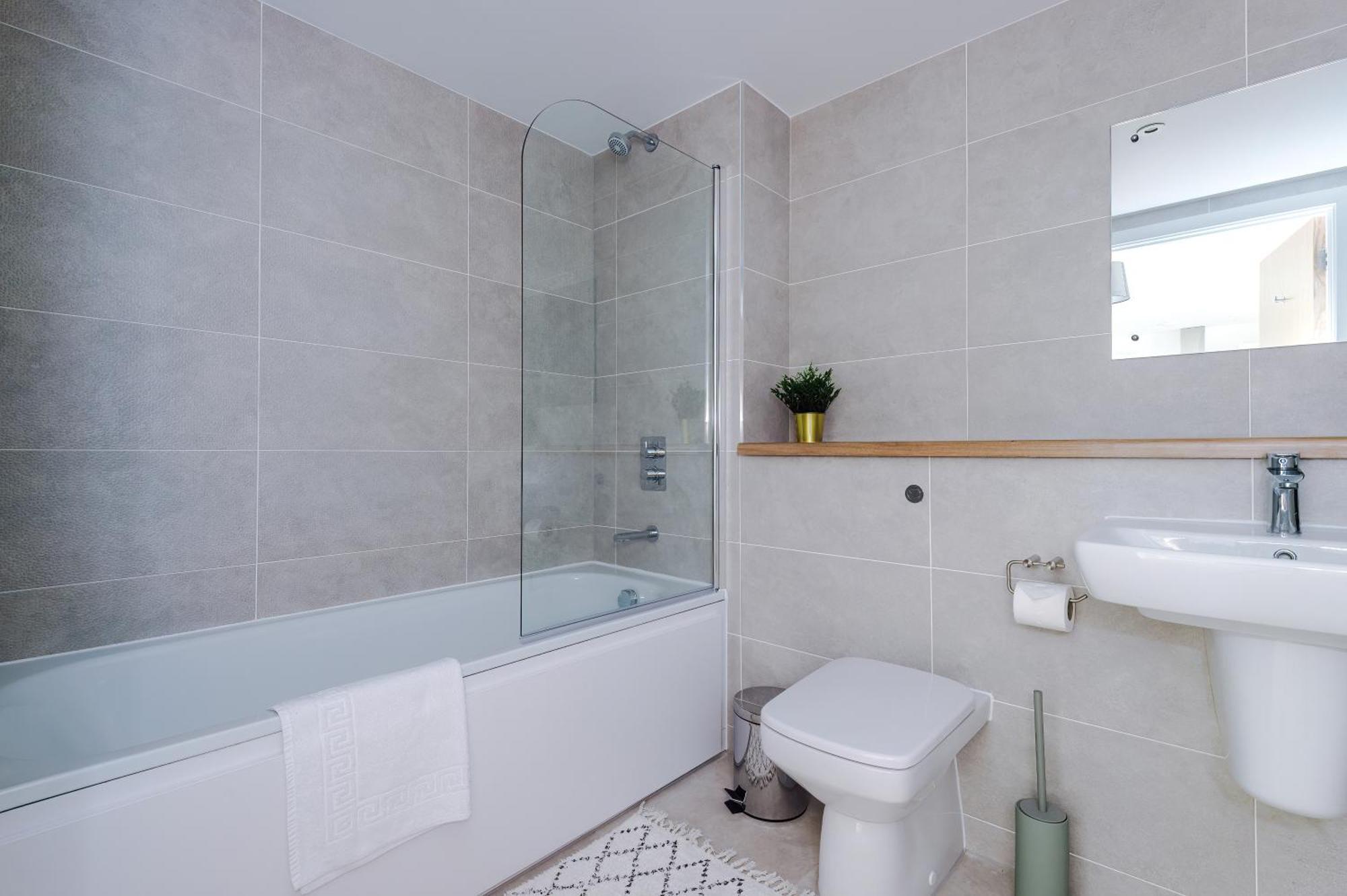 Parking - Lastmindeals - 2bed Manchester