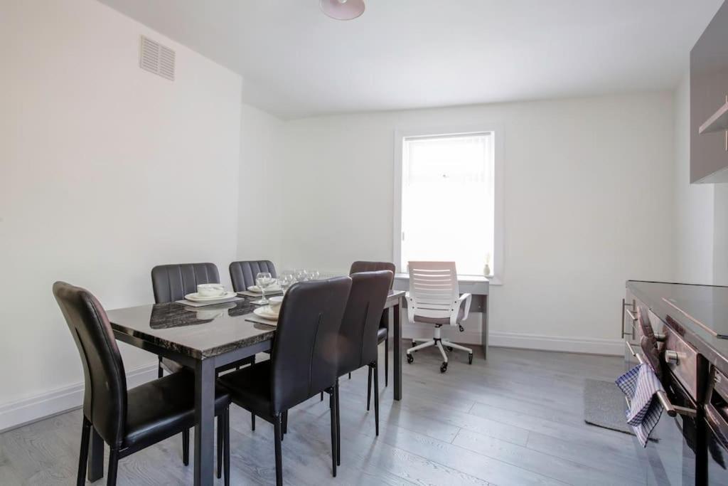 Big New House - 5bdr Near Holiday home Manchester