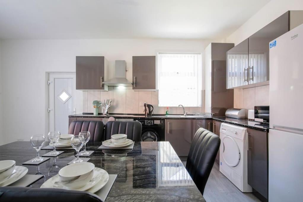 Holiday home Big New House - 5bdr Near Manchester