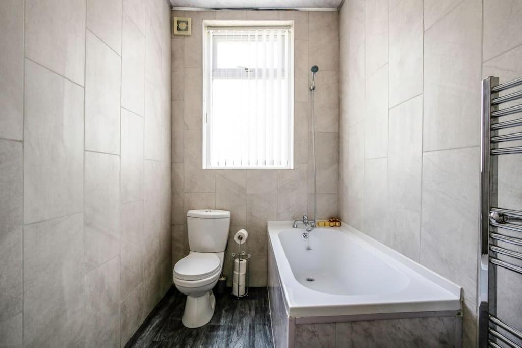 Holiday home Big New House - 5bdr Near Manchester