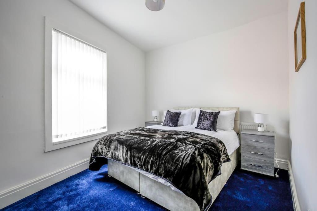 Big New House - 5bdr Near Holiday home Manchester