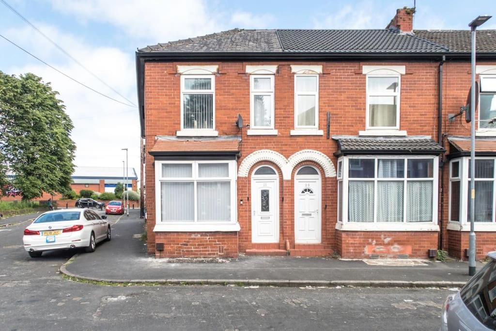 Big New House - 5bdr Near Holiday home