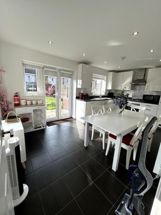 3-bedroom House Close To Centre Manchester