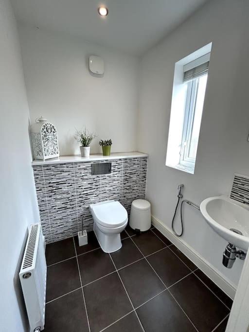 3-bedroom House Close To Centre Manchester