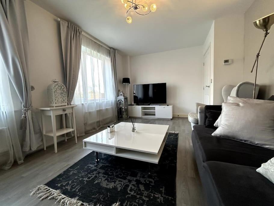 Holiday home 3-bedroom House Close To Centre *