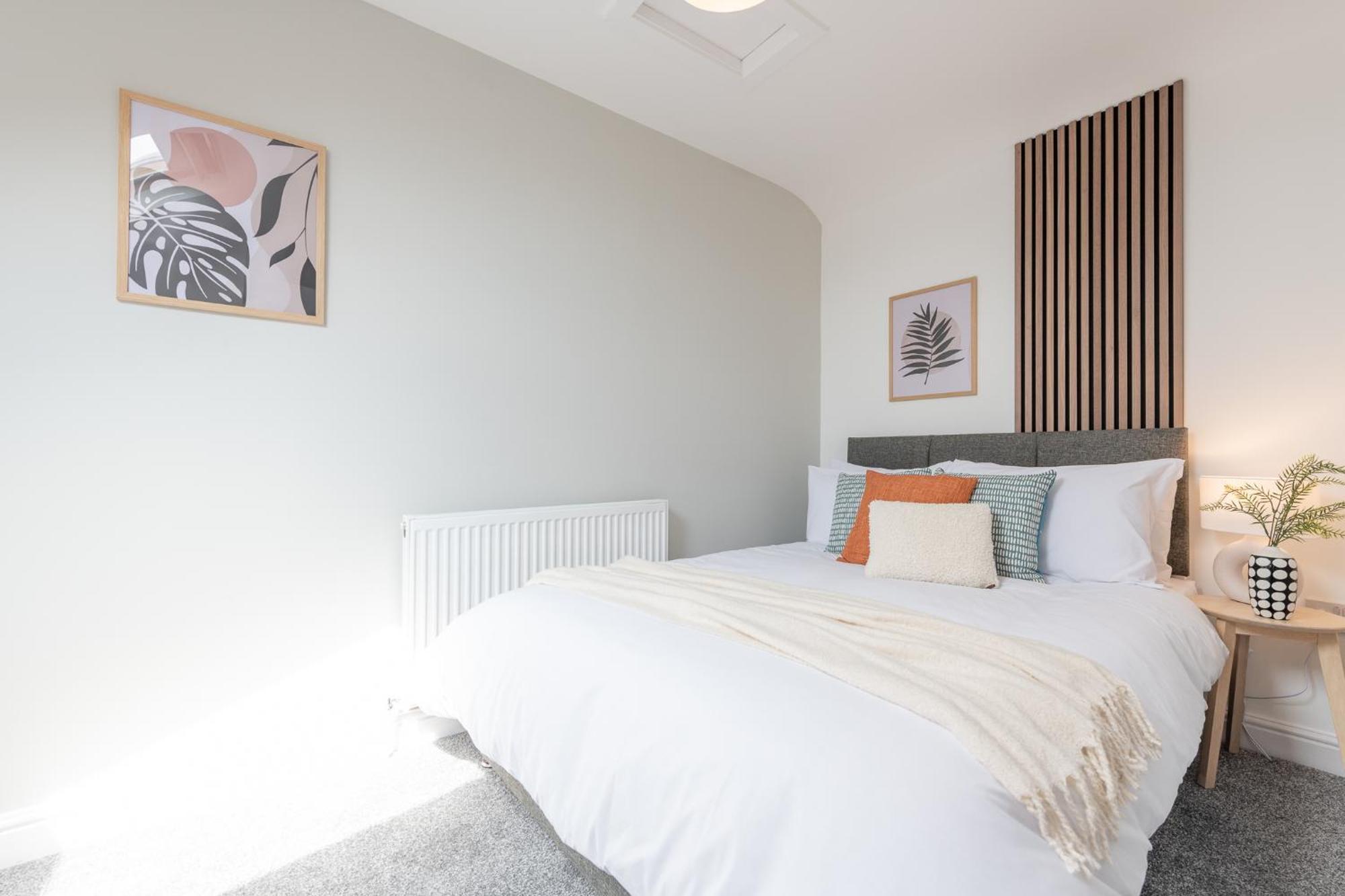 Modern Salford 3 Bedroom House, 3 Bathroom, Easy Access, Ideal For Contractors & Long - Nordstay * Manchester