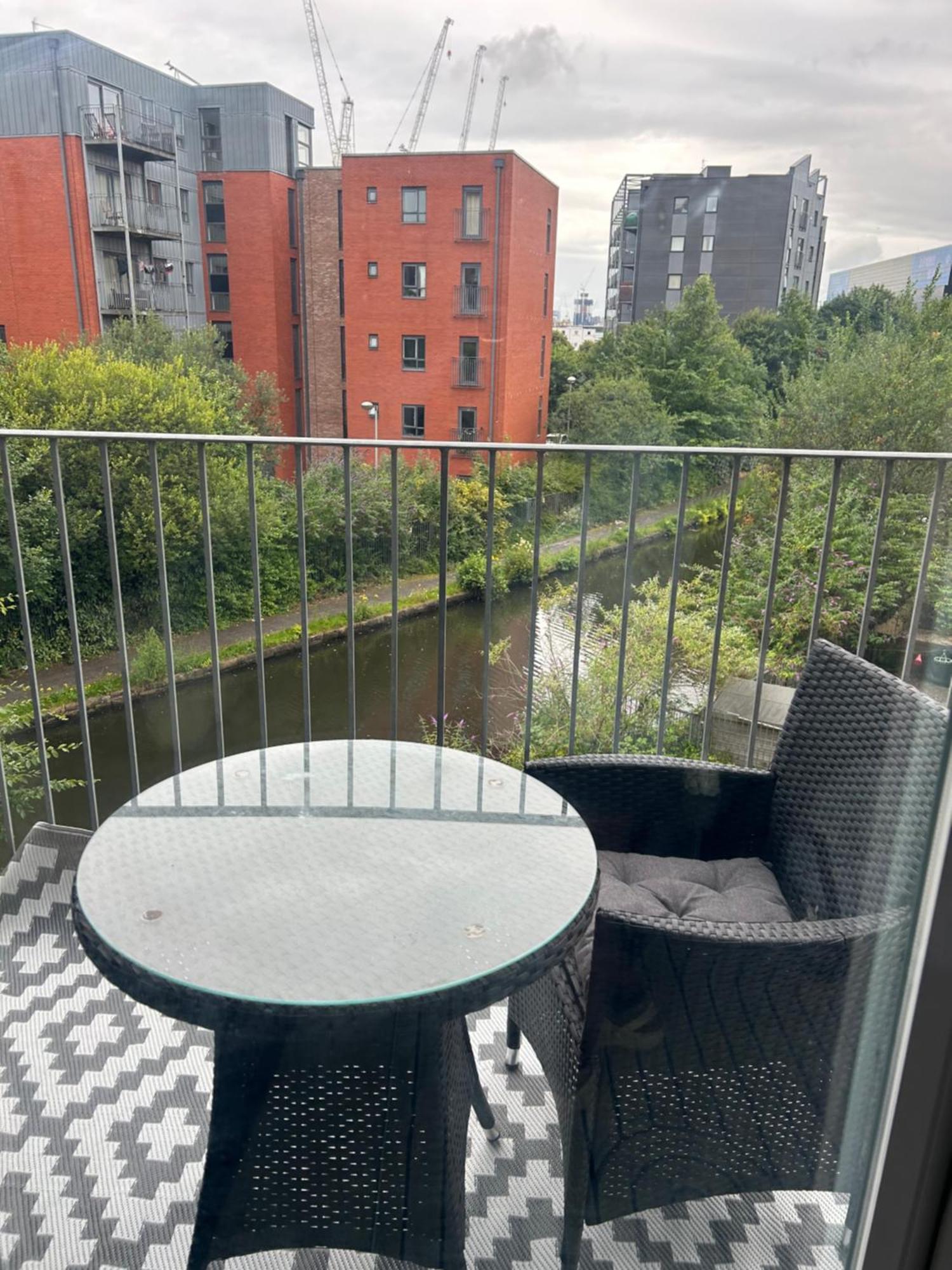 Luxury - Opposite Etihad Stadium N Coop Live W Secure Parking Apartment *