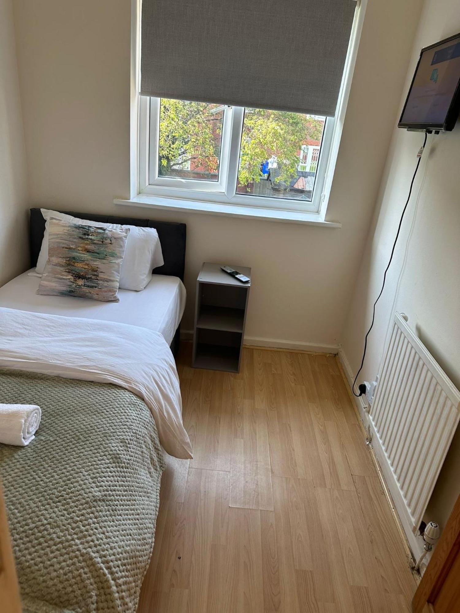 Apartment 3 Bedroom Close To Stadium And Coop Live *