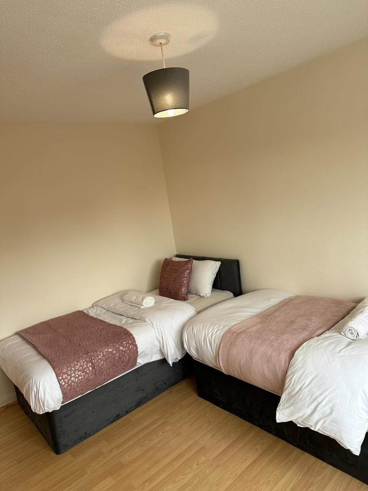 Apartment 3 Bedroom Close To Stadium And Coop Live