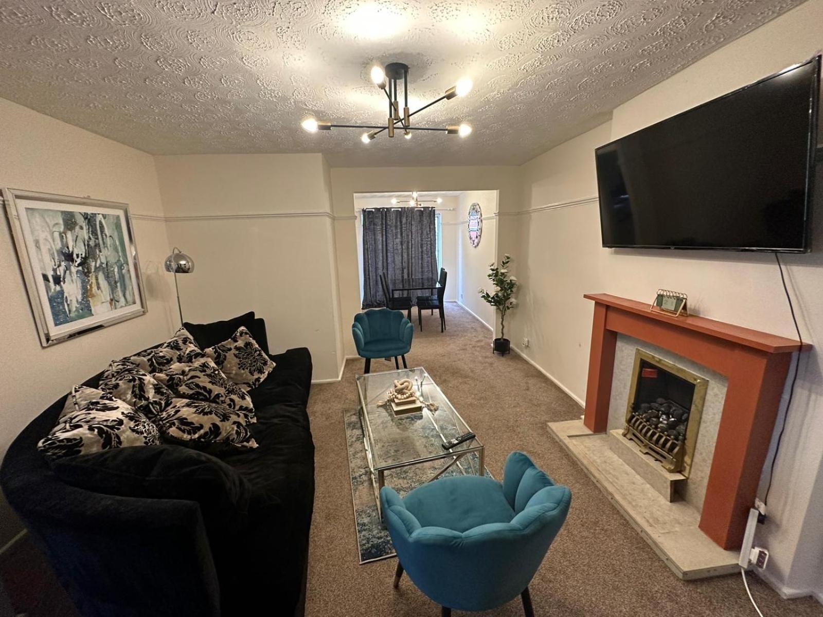 3 Bedroom Close To Stadium And Coop Live
