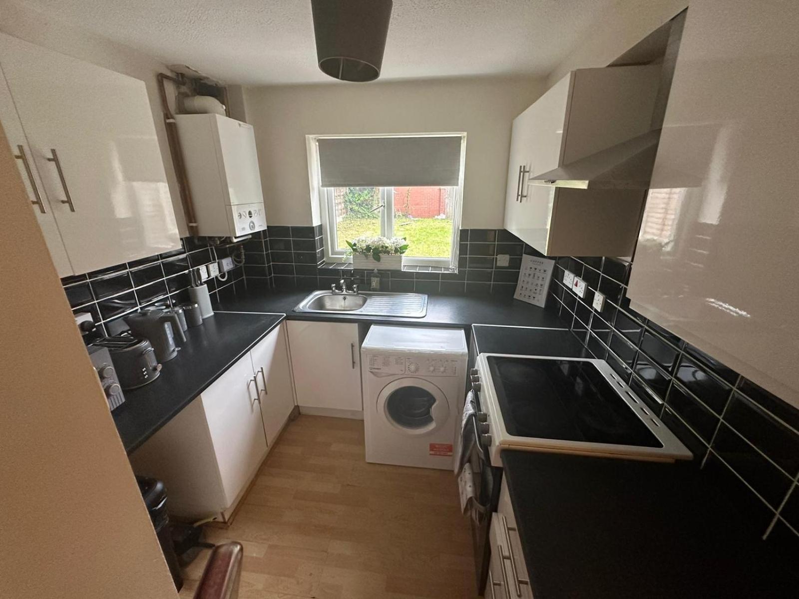 3 Bedroom Close To Stadium And Coop Live Apartment *