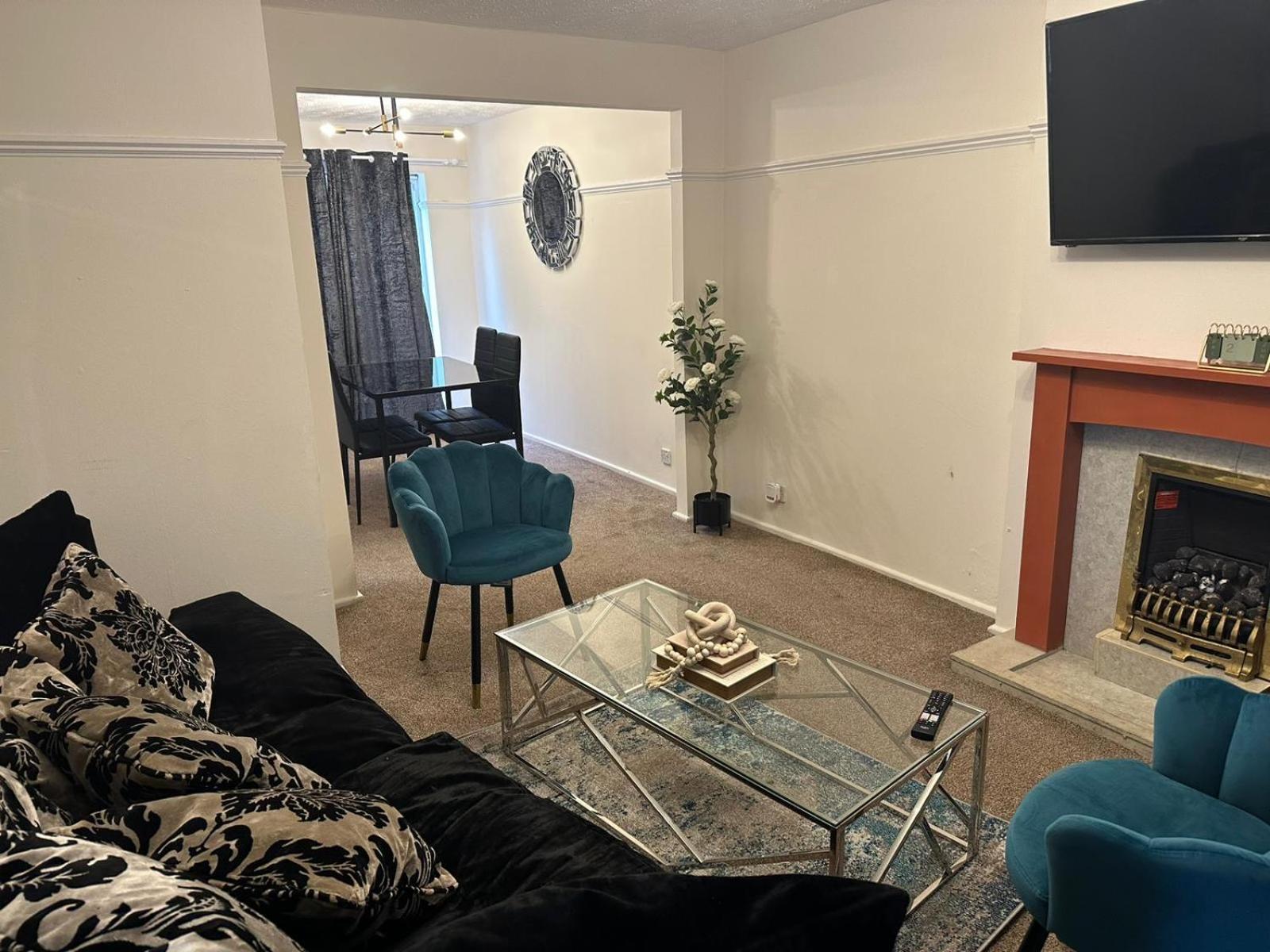 3 Bedroom Close To Stadium And Coop Live