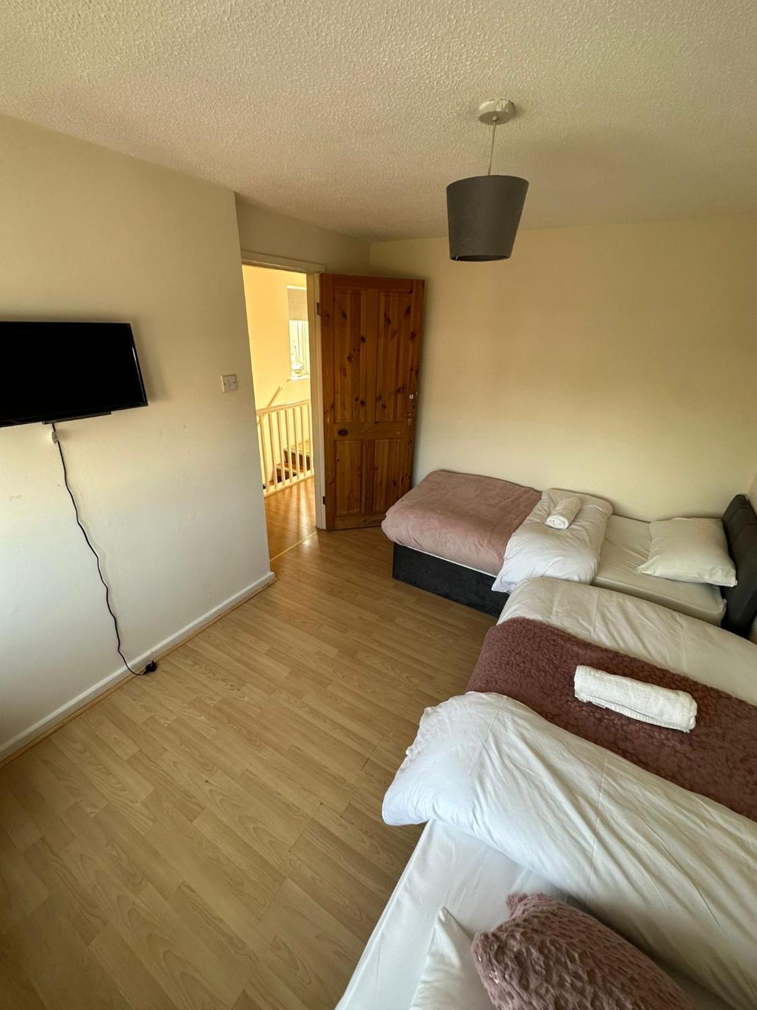 Apartment 3 Bedroom Close To Stadium And Coop Live *