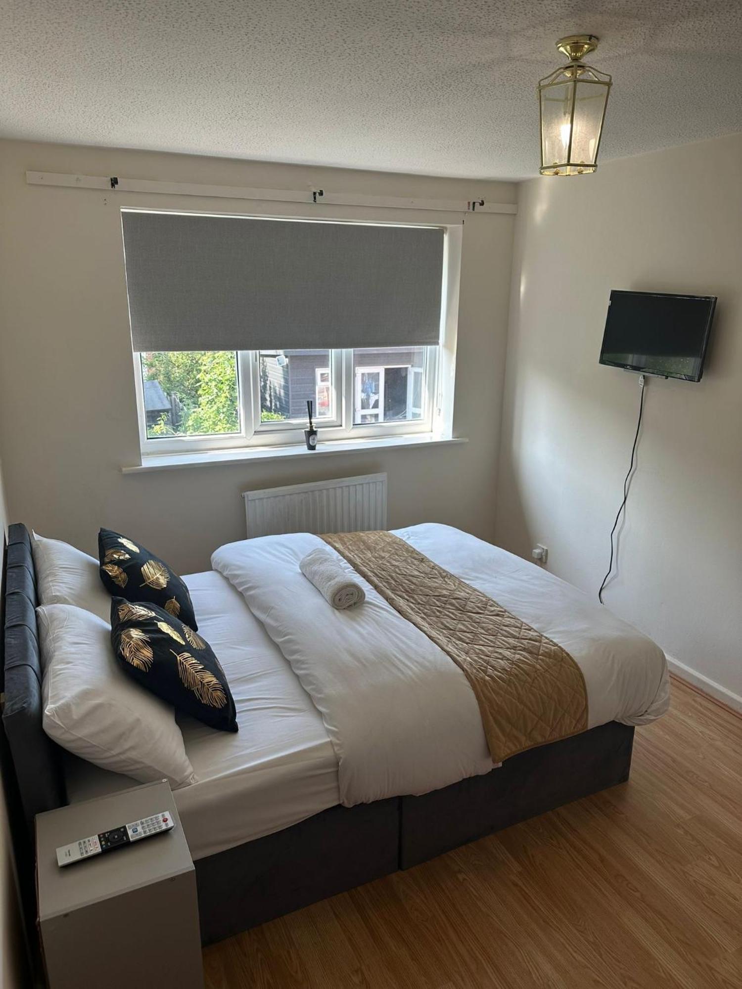 3 Bedroom Close To Stadium And Coop Live Apartment