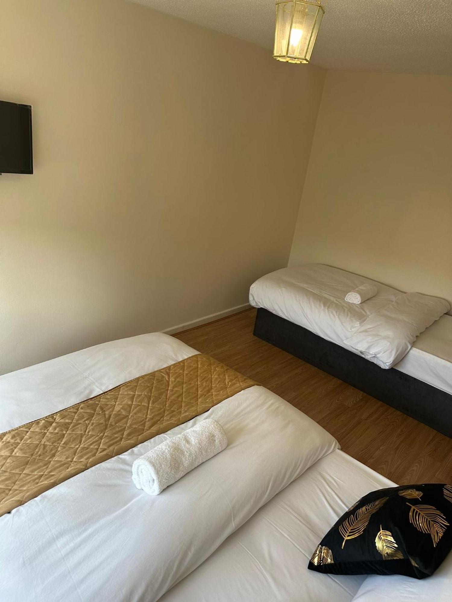 3 Bedroom Close To Stadium And Coop Live Apartment *