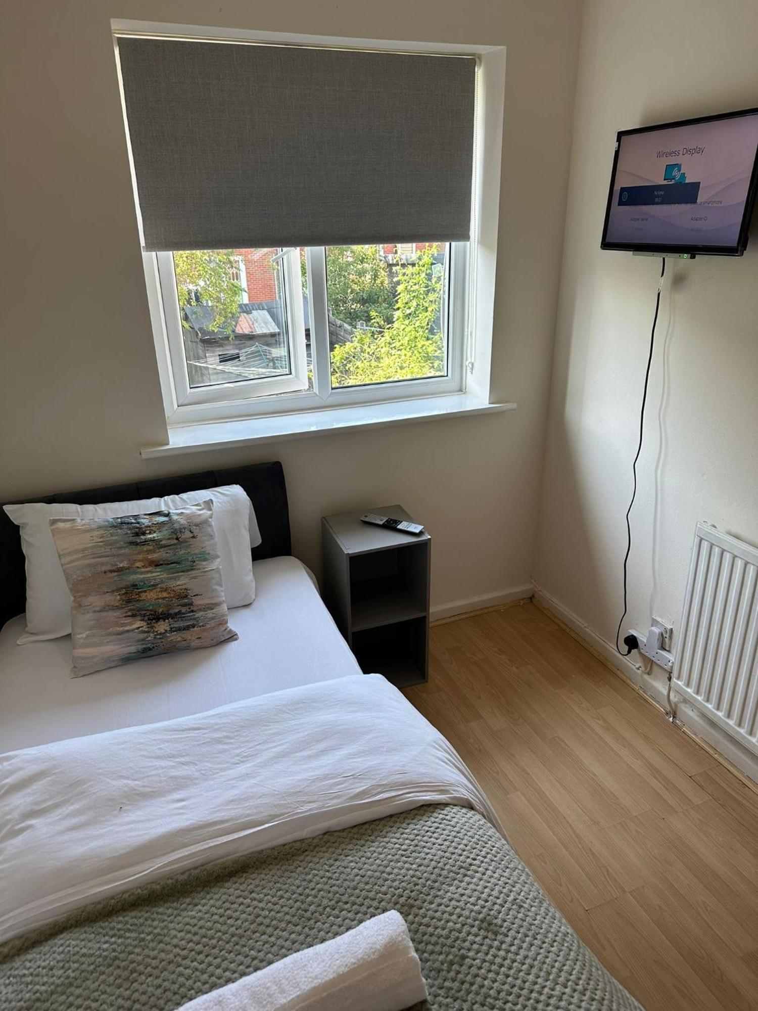 3 Bedroom Close To Stadium And Coop Live Apartment