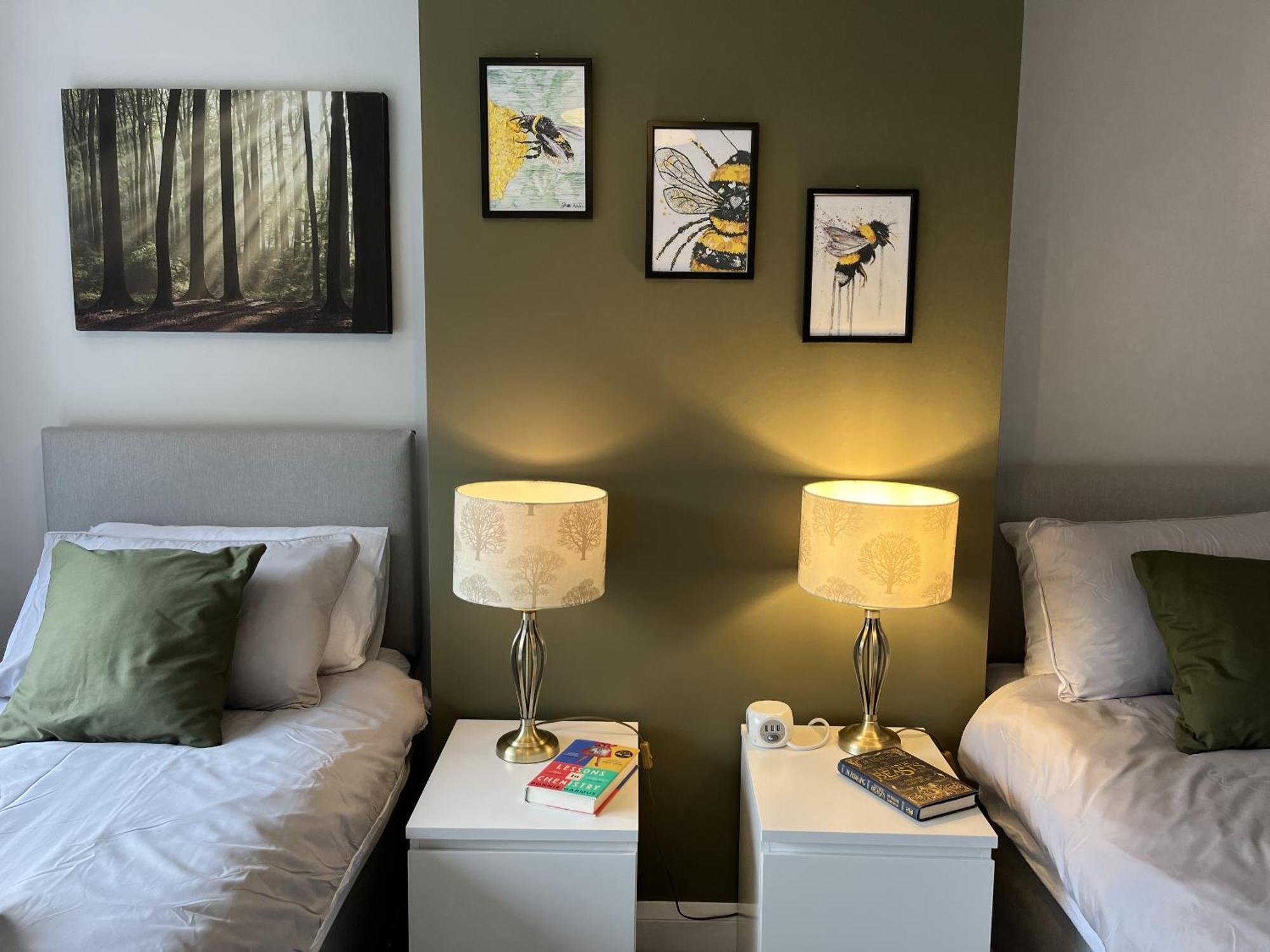 Modern 3-bed Stay-away-home Sleeps 6 Nr