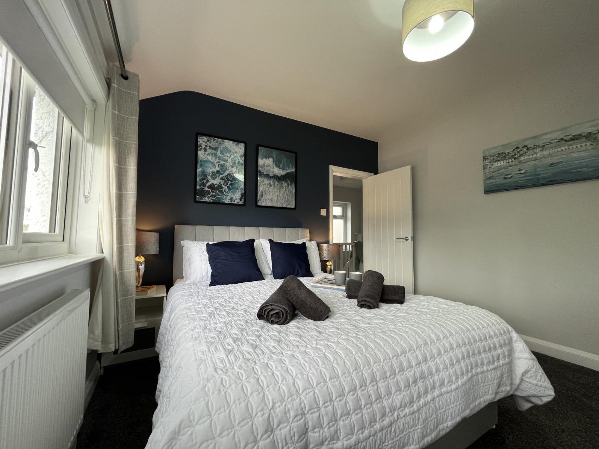Modern 3-bed Stay-away-home Sleeps 6 Nr Holiday home Manchester