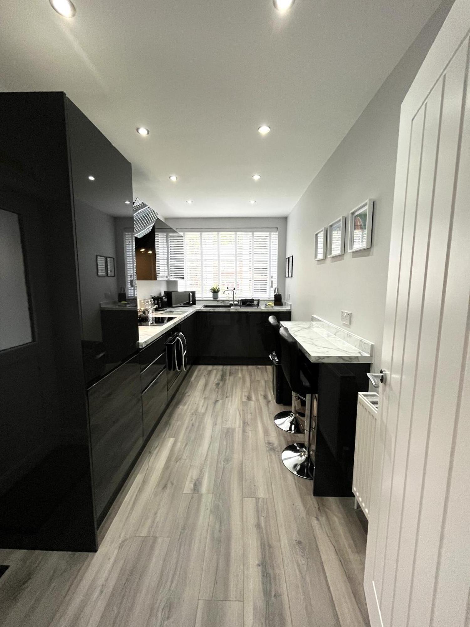 Holiday home Modern 3-bed Stay-away-home Sleeps 6 Nr