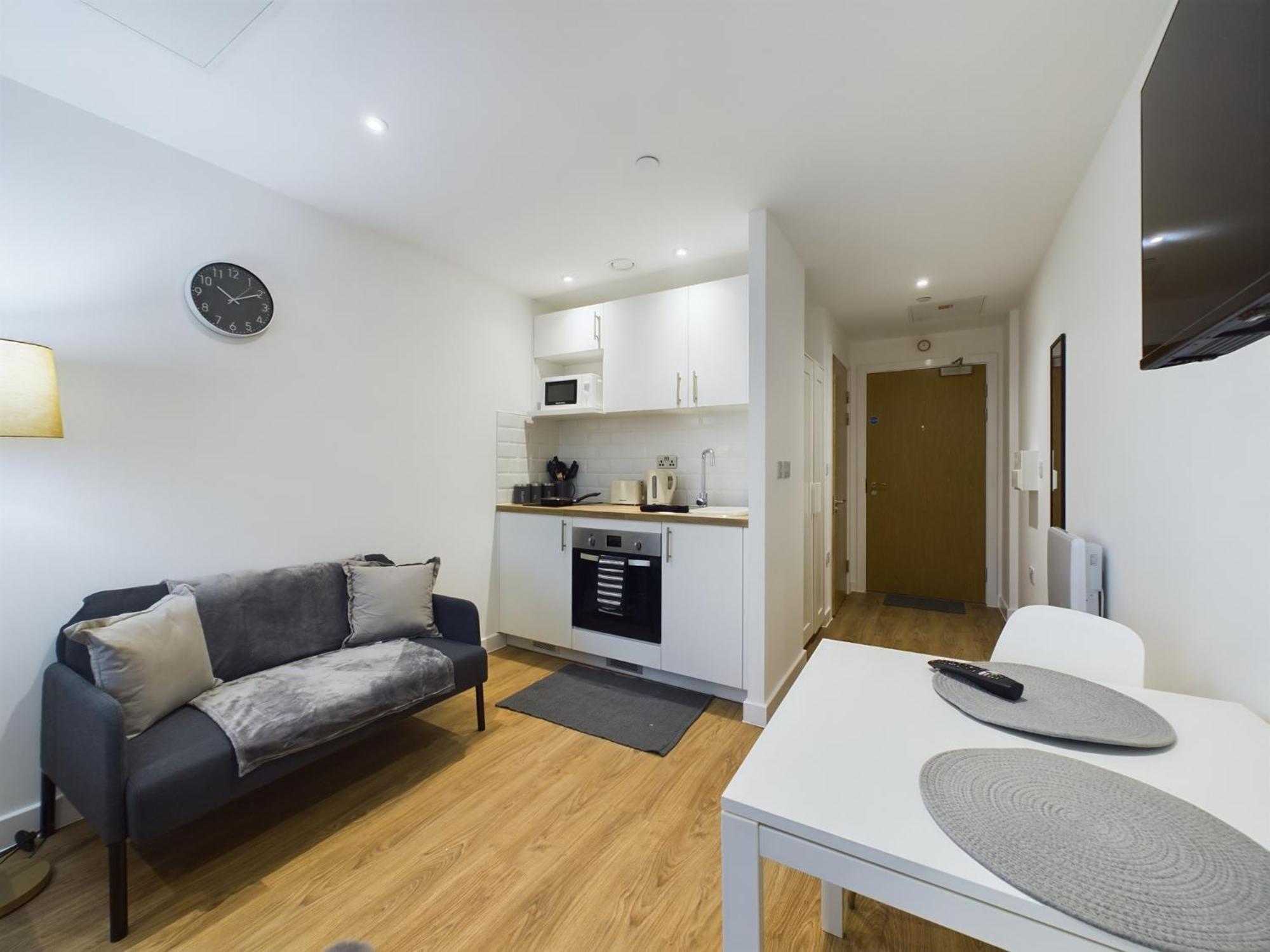 Comfortable In Cheltenham Apartment