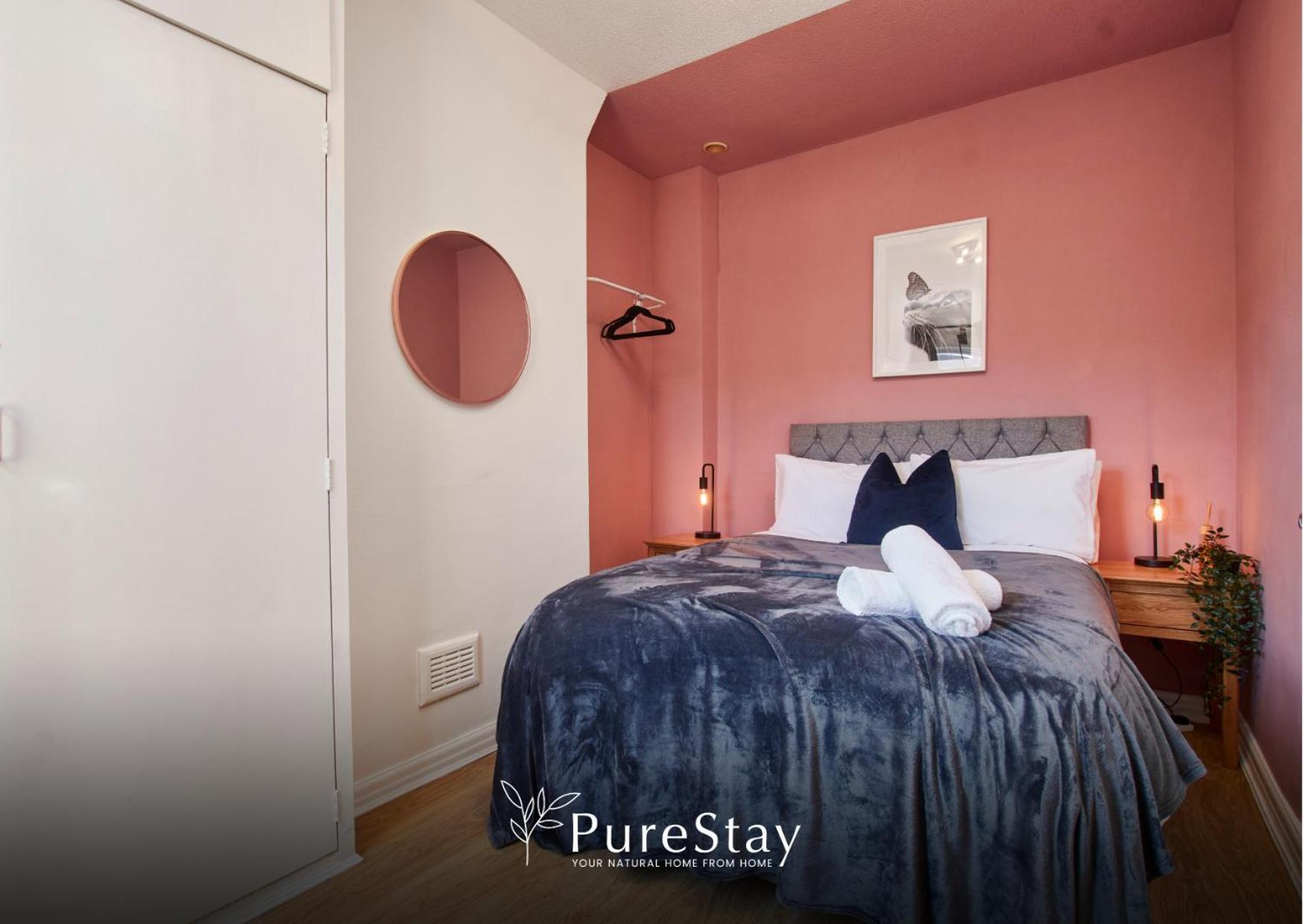 Holiday home Three Bedroom House By Purestay Short Lets & Serviced With Free Parking