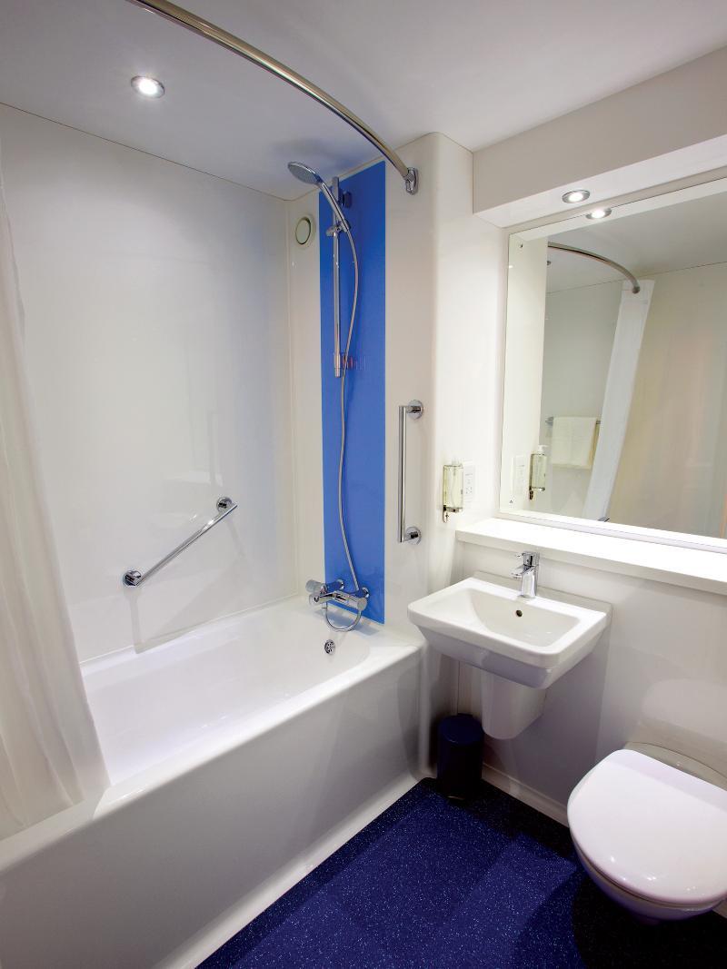 Travelodge Manchester Hotel 3*