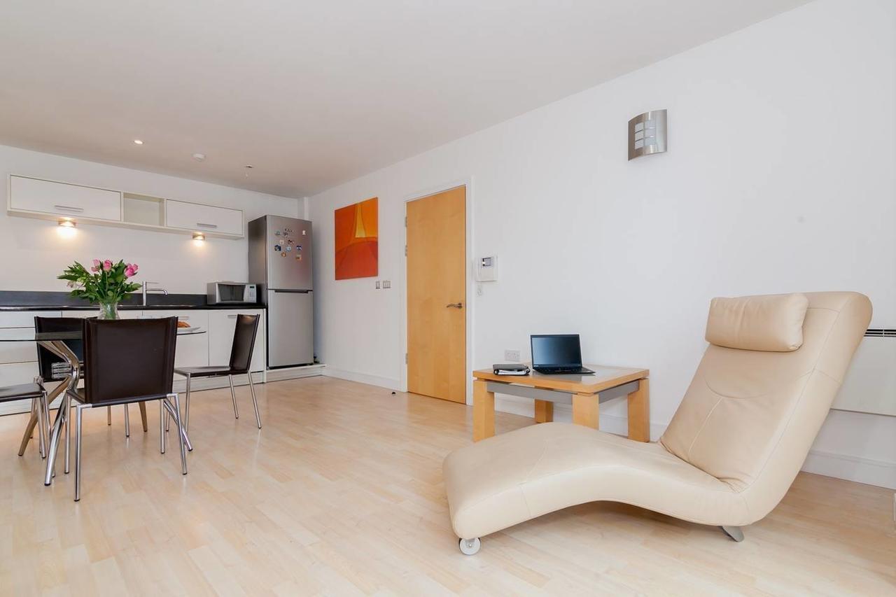 Modern 2br Flat In Apartment *