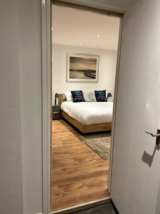 Spacious 1-bed In Stretford Apartment Manchester