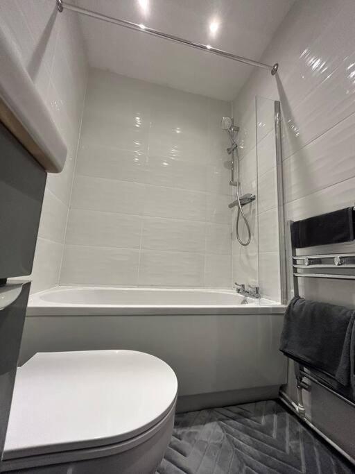 Spacious 1-bed In Stretford Apartment Manchester