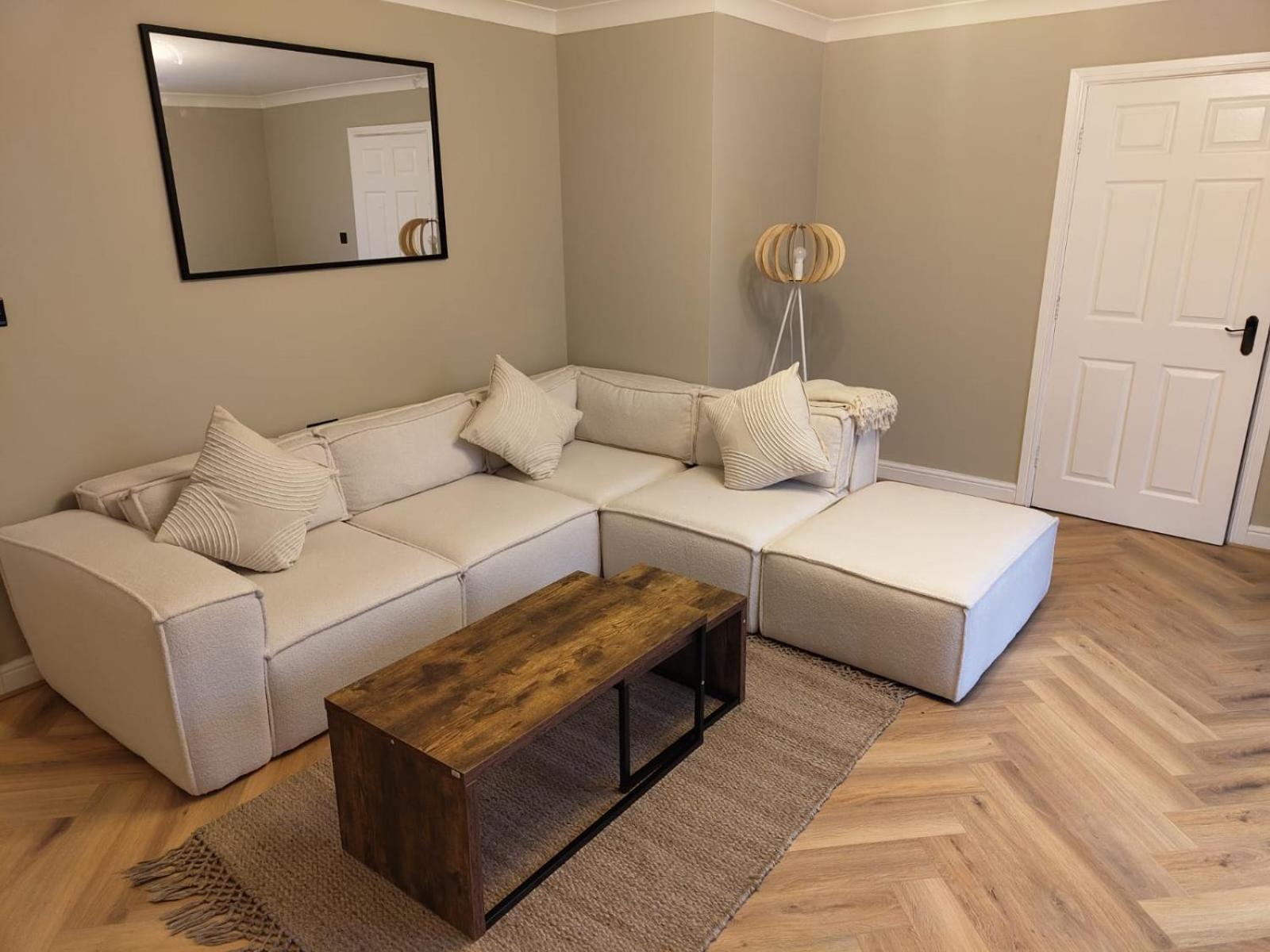 Apartment New 2 Bedroom In - Stretford - Old Trafford Close To Football-cricket Ground & Centre
