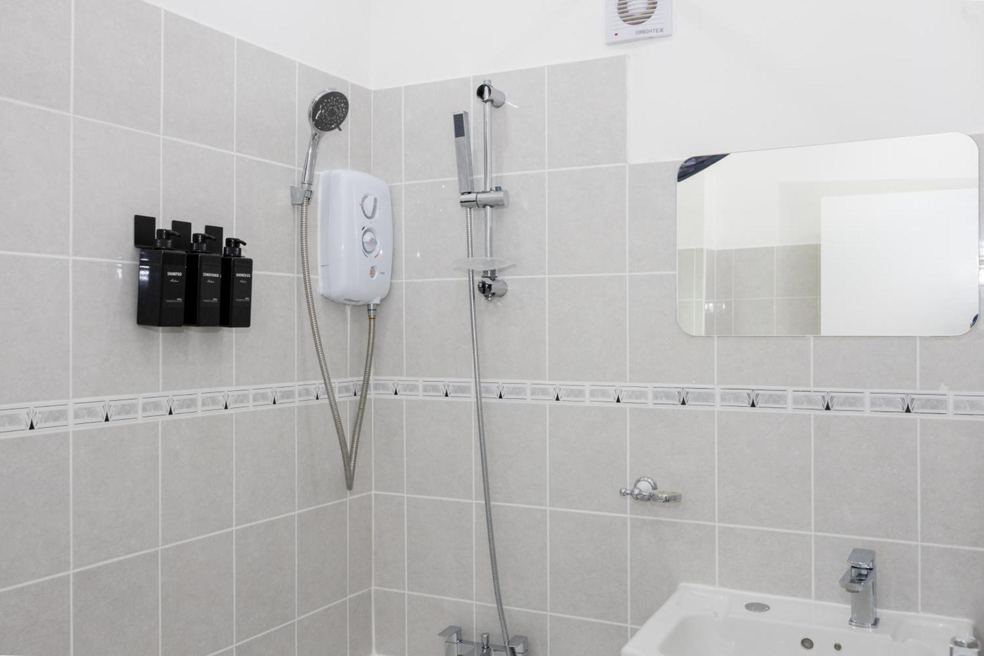Park Mews - Free Parking Holiday home *
