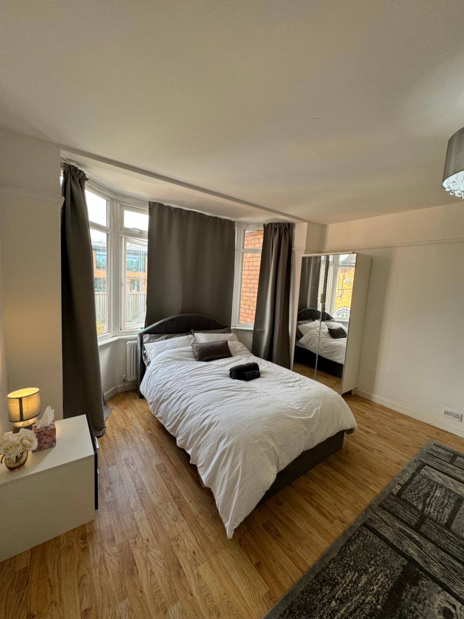 Elegant Estates Humble Abode 3 Homestay Manchester