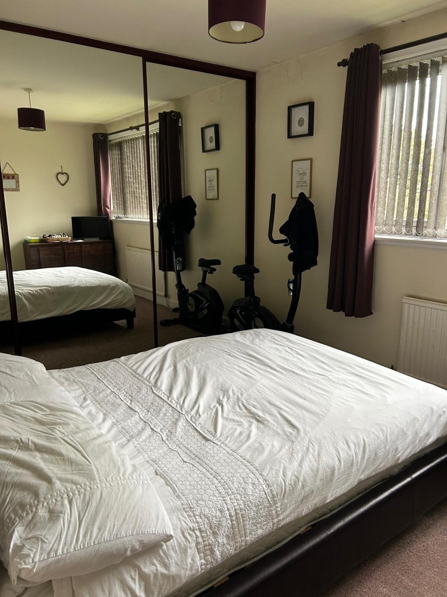 6guests-parking-petsok-familyfriendly-garden Manchester
