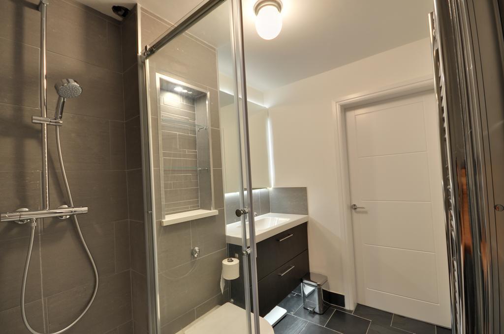 The Garden Apartment, Near Airport & Apartment *
