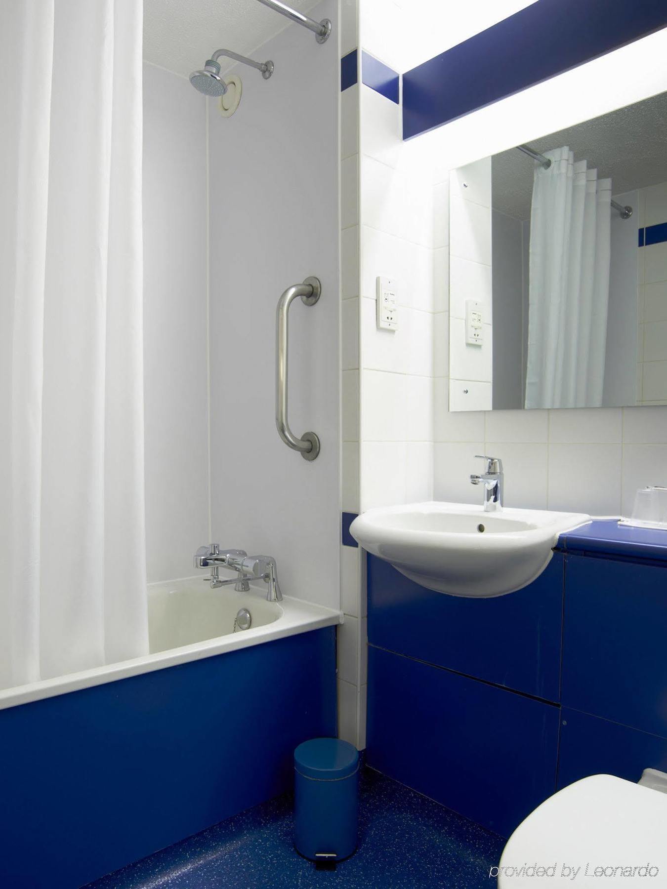 Travelodge Ancoats Hotel 3*