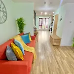 Spacious 5 Bed Townhouse Manchester, Salford Qauys - Two Bedroom With Parking