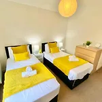 Spacious 5 Bed Townhouse Manchester, Salford Qauys - Two Bedroom With Parking