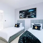 2 Bedroom Apartment Manchester Hosted By Mcr Dens