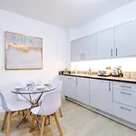 2 Bedroom Apartment Manchester Hosted By Mcr Dens