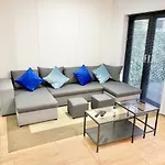 Large Townhouse 5 Beds With Two Parking Spaces - Manchester City Centre